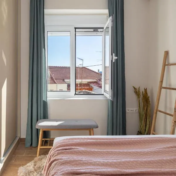 Mikrolimano Gem: Serene 1BR Apartment, hotel u Pireju