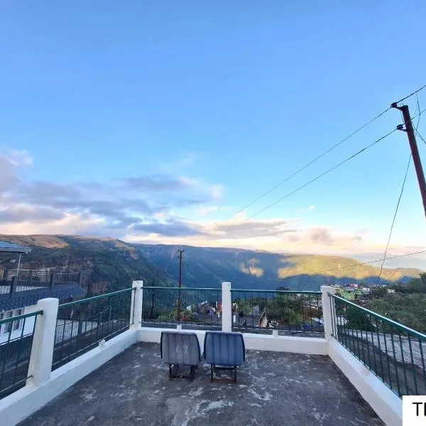 Odyssey's Latara Homestay, hotel v destinaci Čérápuňdží