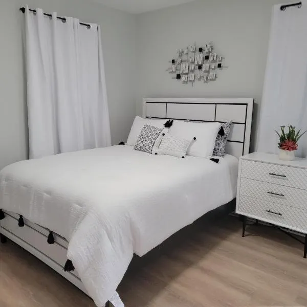 Room for rent with own bathroom, hotel i Hartford