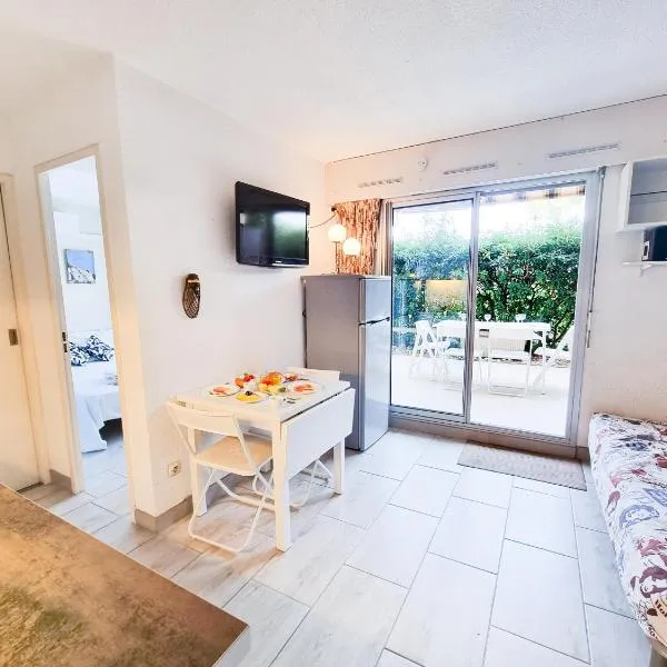 T2 Mer 50m avec Clim, jardin et garage, khách sạn ở Bormes-les-Mimosas