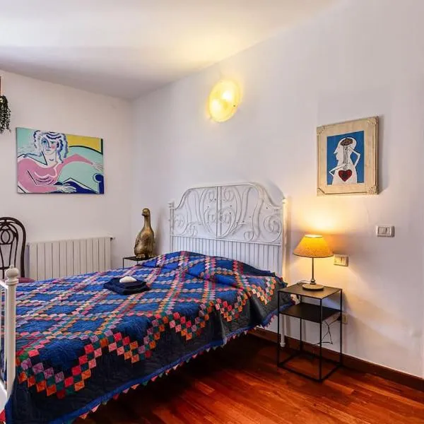 Originale Casa dell'Artista nel centro storico, hotel v destinácii Cassano dʼAdda