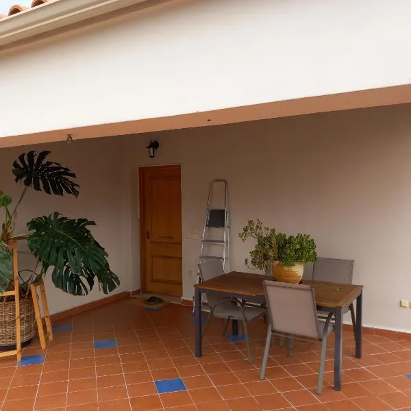 Pavlos Loft - Garden Views & Terrace in Leontari – hotel w mieście Leondárion