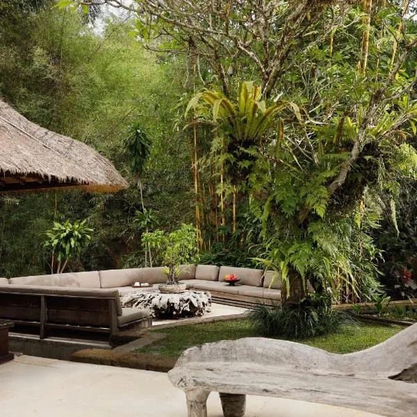 ํ๋ฐ๋์ ์์นํ ํธํ
OMECURE Kaba Kaba by Nakula