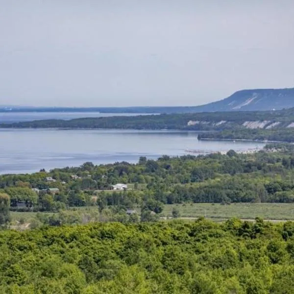 Irish Mountain Suites, hotel di Meaford