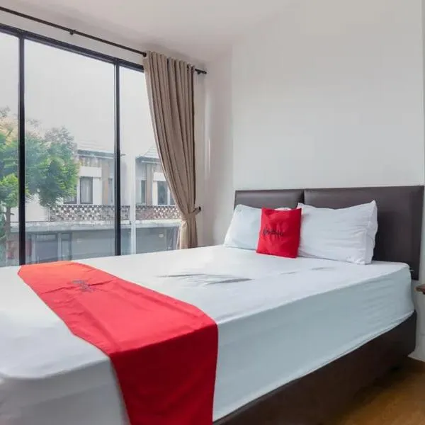 RedDoorz Plus near ICE BSD 2, hotel in Tangerang