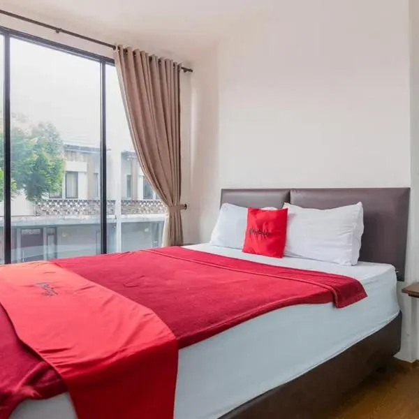 RedDoorz Plus near ICE BSD 2, hotel a Tangerang