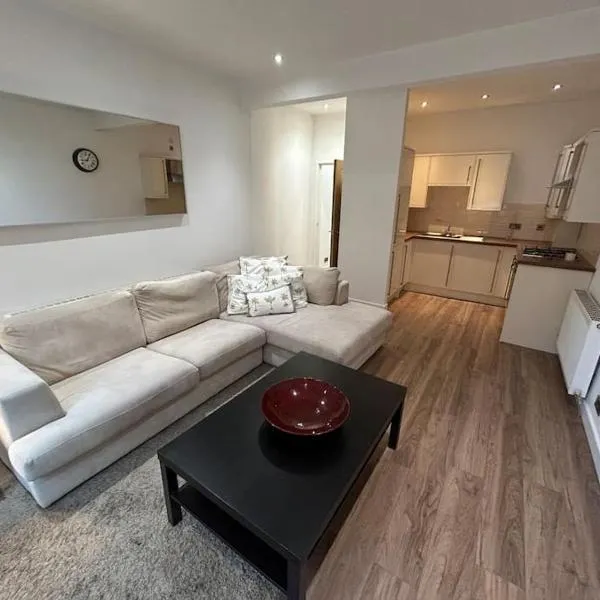 Spacious Central 2Bed Apartment, hotel in Wilmslow