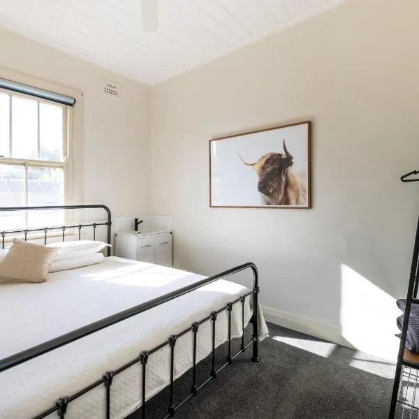The Middle, hotell i Adelong
