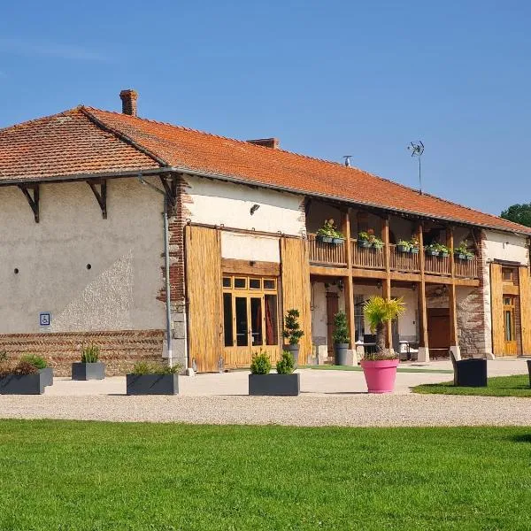 Domaine du Cuiset -Gîte des Combles, hotelli kohteessa Marlieux