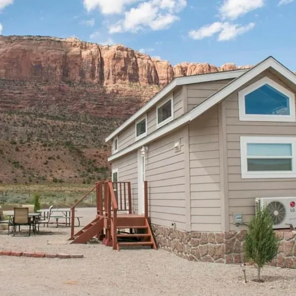 Redrock Moab Tiny House w Large Loft Site 8, hotel em Moab