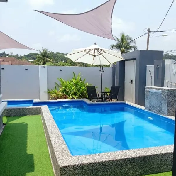 kelabu homestay with private pool, hotel in Siputih