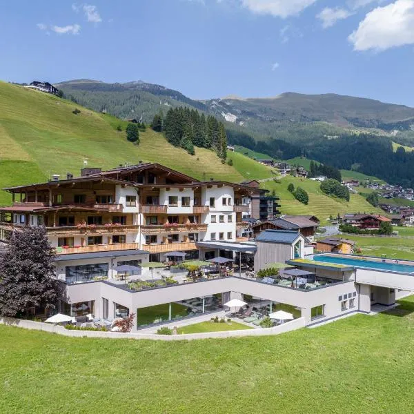 Natur- & Wanderhotel Tuxertal、トゥクスのホテル