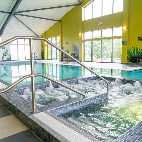 Camping Pods Hedley Wood Holiday Park – hotel w mieście Bridgerule