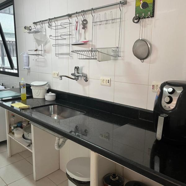 Apartamento amplo a menos de 400 metros da praia localizado próximo a praça da Brunella, área nobre do Guarujá. - Foto 3