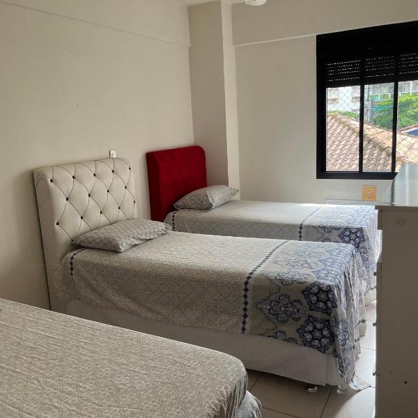 Apartamento amplo a menos de 400 metros da praia localizado próximo a praça da Brunella, área nobre do Guarujá. - Foto 2