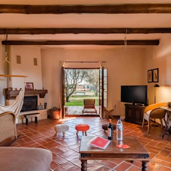 Casa com Piscina Privada em Palmela - Jardim & Estacionamento, hotel din Palmela