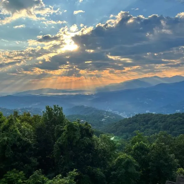 Comfy Condo With Amazing View of Gatlinburg and the Smokies, hotel v destinácii Line Spring