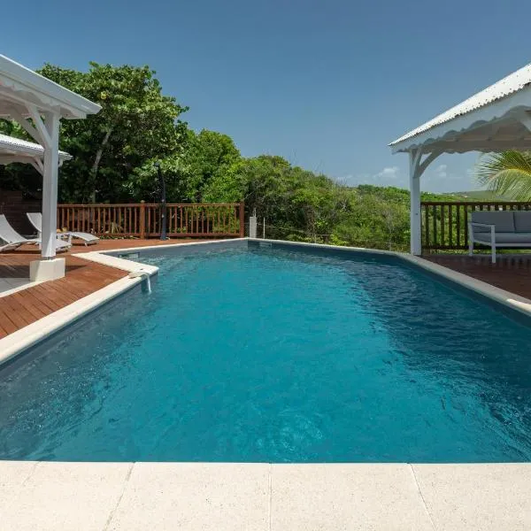 VILLA HOLIDAYS - Piscine + Vue sur mer + Accès randonnée, хотел в Льо Мул