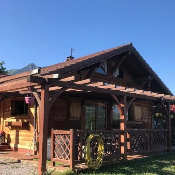 Magnifique chalet en Haute-Savoie, tout confort, proche des pistes de ski, Hotel in Châtillon-sur-Cluses