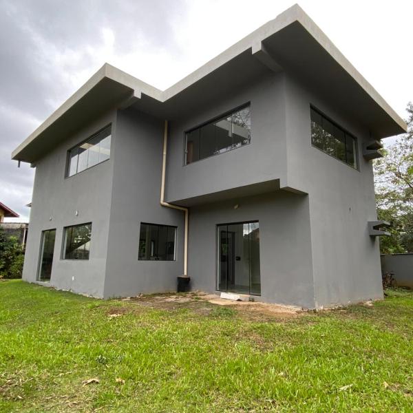 Casa com quintal grande