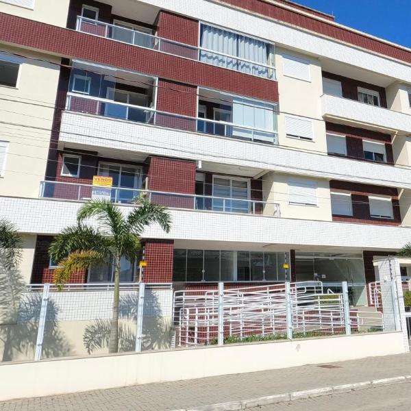 Ap Top Canasvieiras 01 - Apartamento em Canasvieiras com piscina e 2 garagens