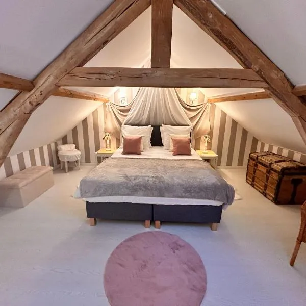 La Grange Aux Hirondelles - Chambre romantique, hotel i Woignarue