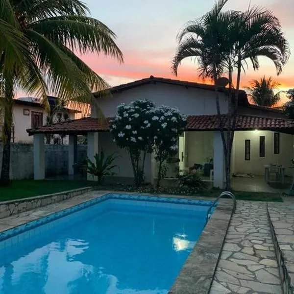 Casa de Veraneio com Piscina Perto da Praia, hotel a Lauro de Freitas