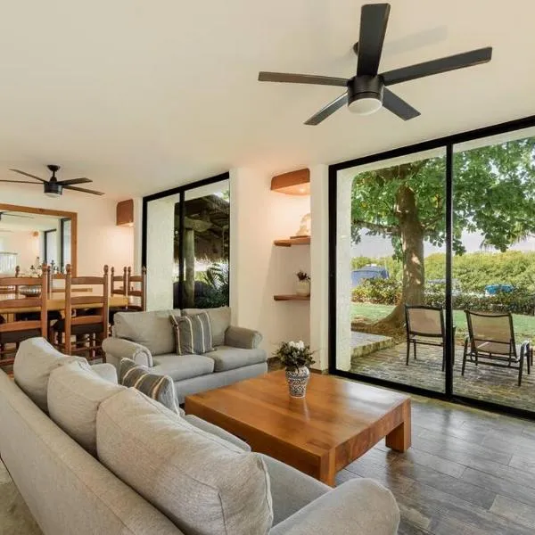 *Villa Sicilia Lagoon front by Casa Paraiso*, hotel di Cancun