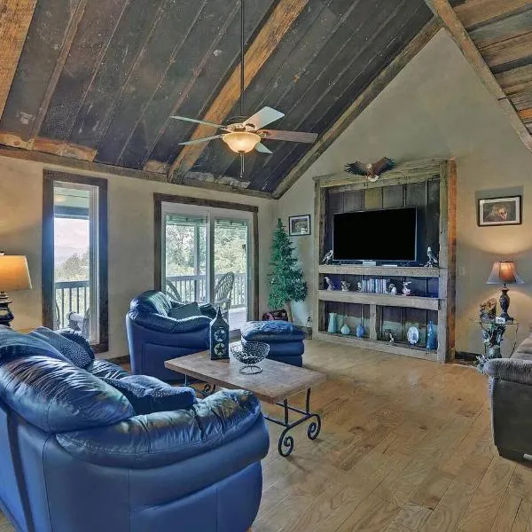 Birds Eye Cabin - Sunset & Starry Retreat Pet Friendly w Private HotTub, Fire Pit and Game Room, hotel in Talking Rock