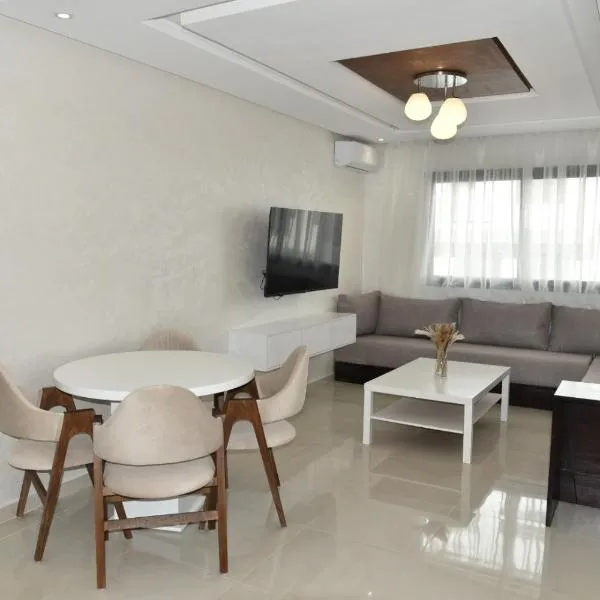 Lovely Apartment With Pool & Gym, hotel v destinaci Kenitra