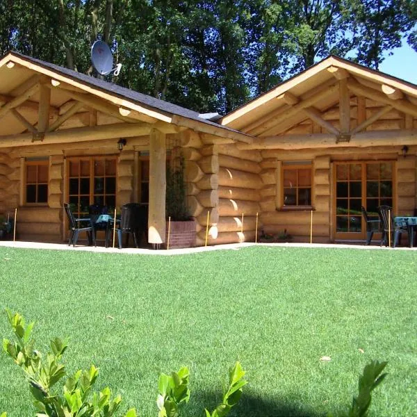 Boomgalows De Roestelberg, hotel v destinaci Kaatsheuvel