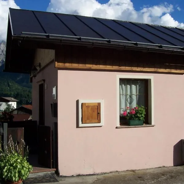 Fabbricato Indipendente Centro, hotel v destinaci Lozzo Cadore