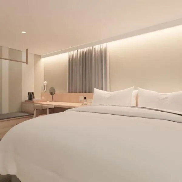 Ta Lee Hotel، فندق في تاى نان