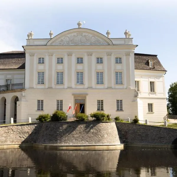 Pałac w Kurozwękach, hotel in Staszów