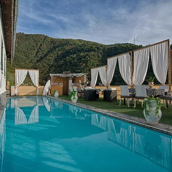 Re dream suite a tema - Rapallo – hotel w mieście Neirone