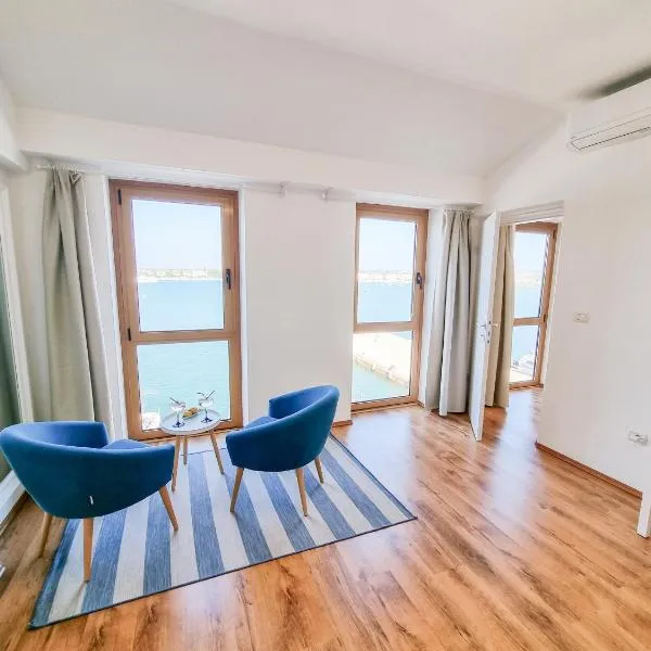 Umag apartment center seafront seaview old town 2, hotel in Umag