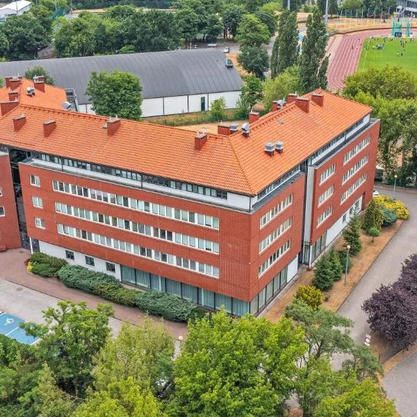 Hotel Uniwersytecki، فندق في Zła Wieś Wielka