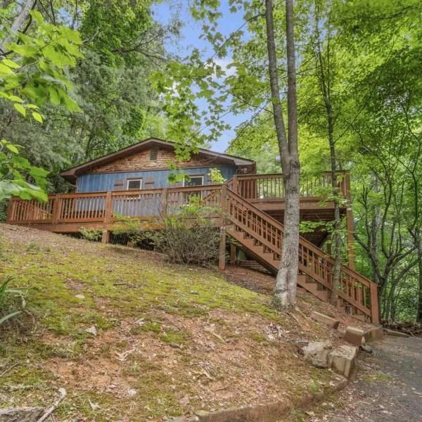 Serene Forest View- Hot Tub- Pet Friendly With Fenced Yard, hotel v destinaci Gatlinburg