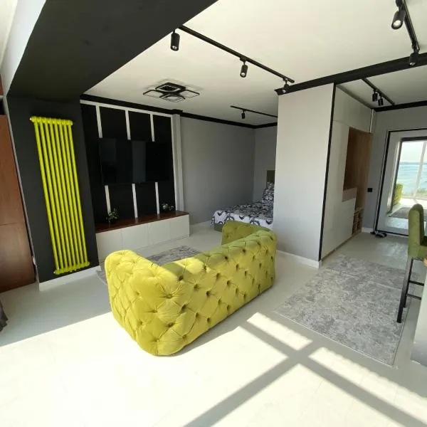 Уютная квартира с видом на море 89, khách sạn ở Aktau