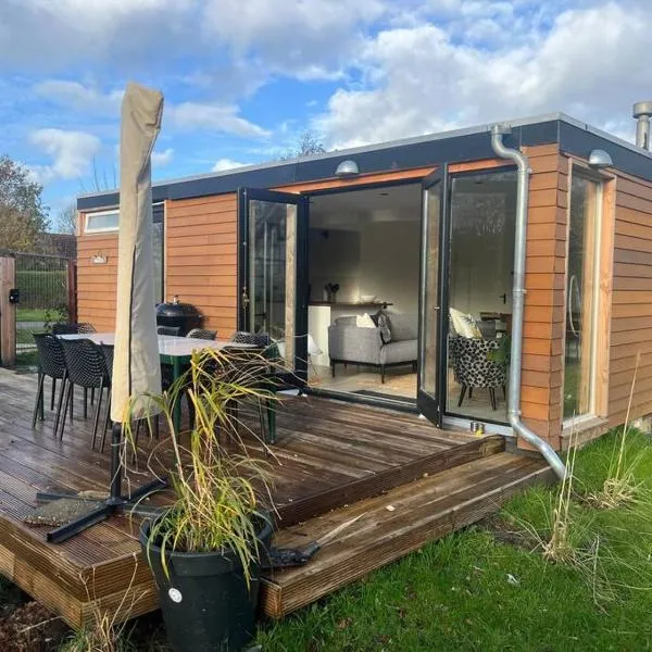 Moderne bungalow voor 6 personen、ユリアーナドルプのホテル