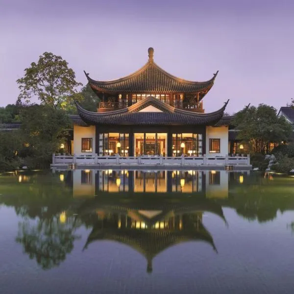 Four Seasons Hotel Hangzhou at West Lake: Liuxia şehrinde bir otel