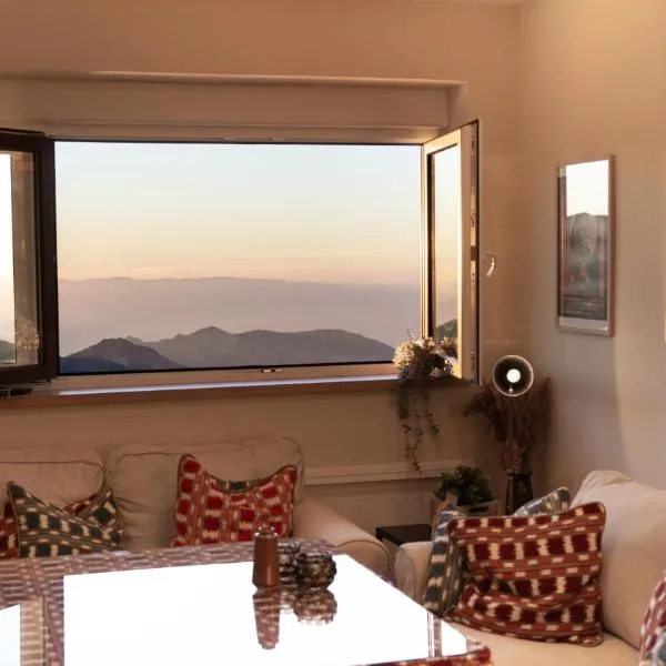 Luxury and newly refurbished 3 bedroom apartment next to the slopes including indoor parking, hotel v destinaci Sierra Nevada