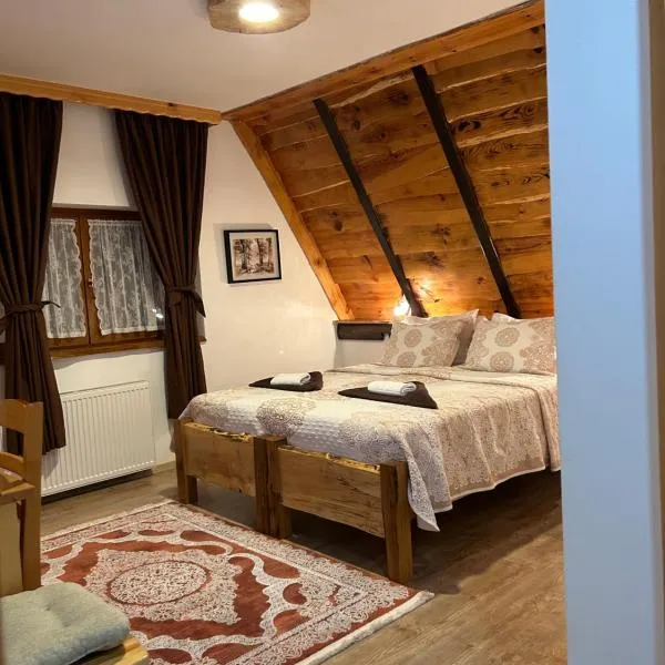 Rustic Lodge Plitvice, hótel í Plitvički Ljeskovac