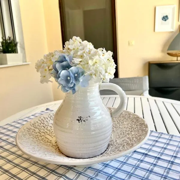 Seaside villa Rebecca, hotel in Skála Nikíta