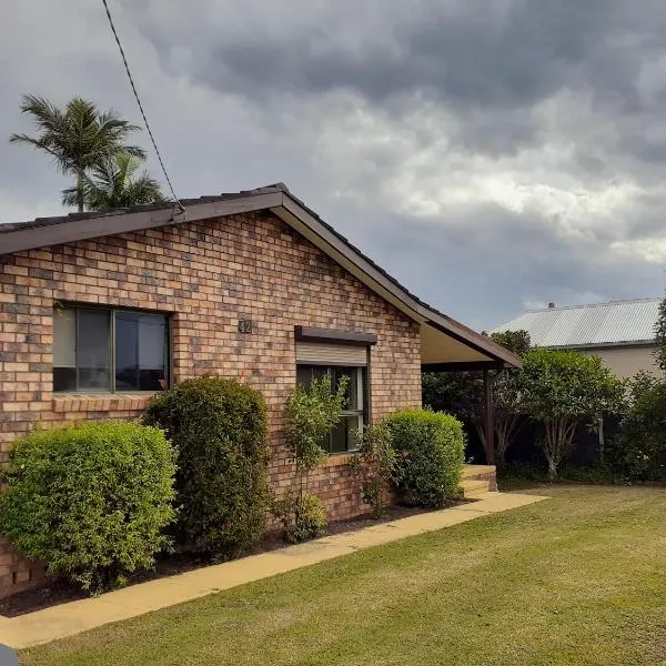QUIET PROPERTY BY THE RIVER, hotel in Kempsey