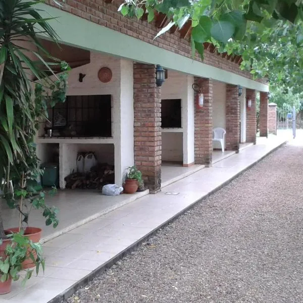 Los Lirios de Dayman Alquiler Bungalows, hotel in Termas del Daymán