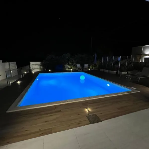Il marchese in piscina, hotel a San Pietro in Bevagna