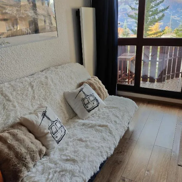 Super Sauze charmant studio en bas des pistes, hotel v destinaci Enchastrayes