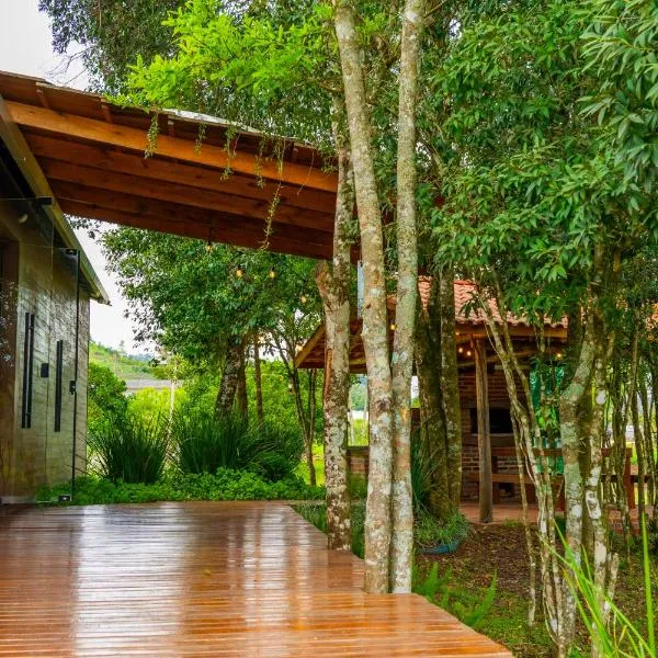 Caravaggio Container Inn (7 min d Caminho d Pedras), hotel v destinaci Farroupilha