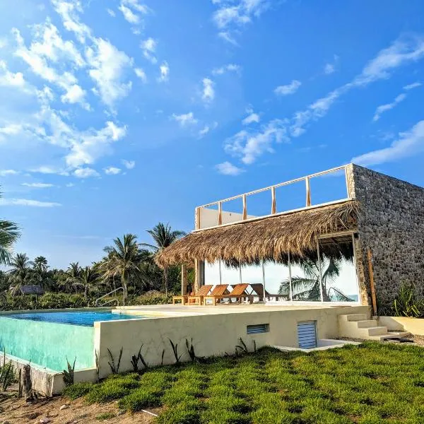 Secret Paradise - Private Beach Eco-Villa, hotel din Tlachicón